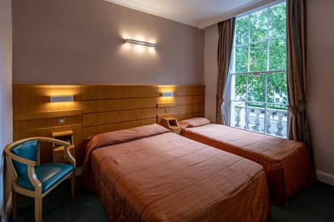 The Nayland Hotel — hotel room