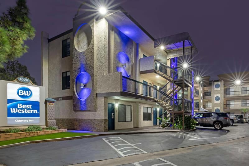 Best Western Courtesy Hotel - Anaheim Resort Amusement Park — building