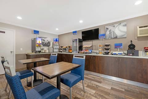 Best Western Courtesy Hotel - Anaheim Resort Amusement Park — photo 4