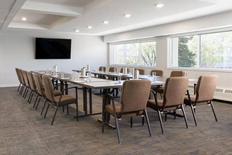 Delta Hotels by Marriott Calgary South — photo 9