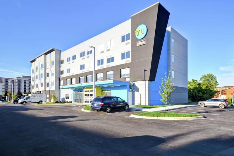 Tru By Hilton Louisville Airport — building