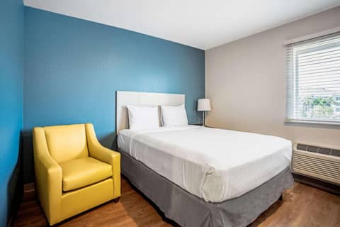 WoodSpring Suites Naples East — photo 2