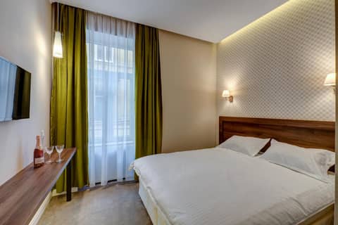 Upstairs Boutique — hotel room