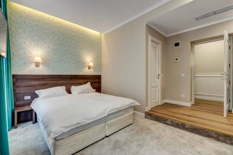 Upstairs Boutique — hotel room