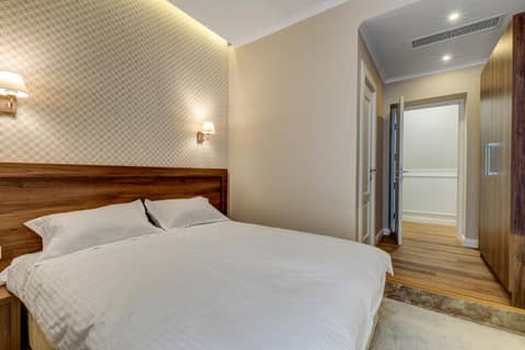 Upstairs Boutique — hotel room