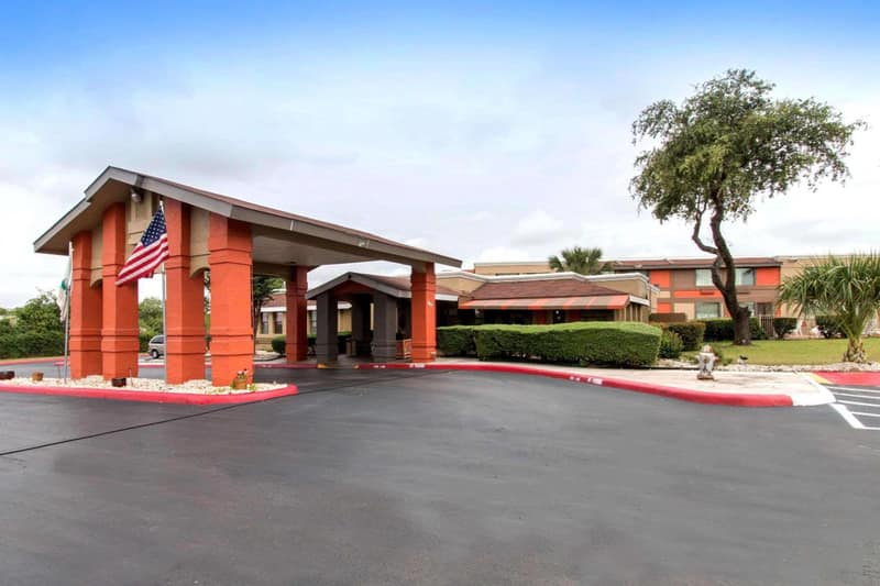 Quality Inn & Suites I-35 near Frost Bank Center — building
