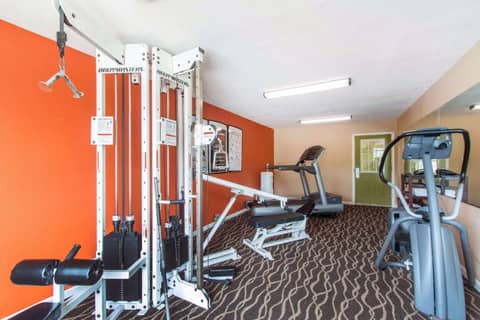 Quality Inn & Suites I-35 near Frost Bank Center — photo 3