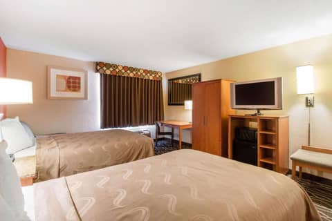 Quality Inn & Suites I-35 near Frost Bank Center — photo 6