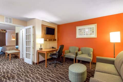 Quality Inn & Suites I-35 near Frost Bank Center — photo 8