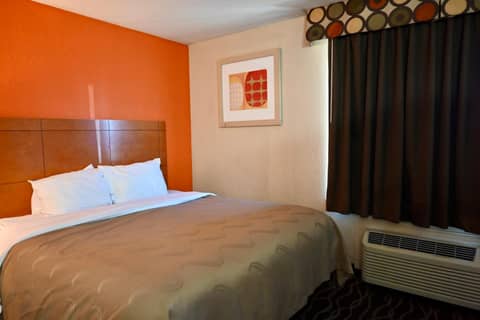 Quality Inn & Suites I-35 near Frost Bank Center — photo 9