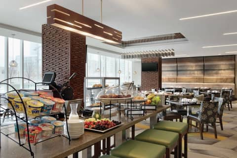 Hilton Garden Inn Calgary Downtown — photo 2