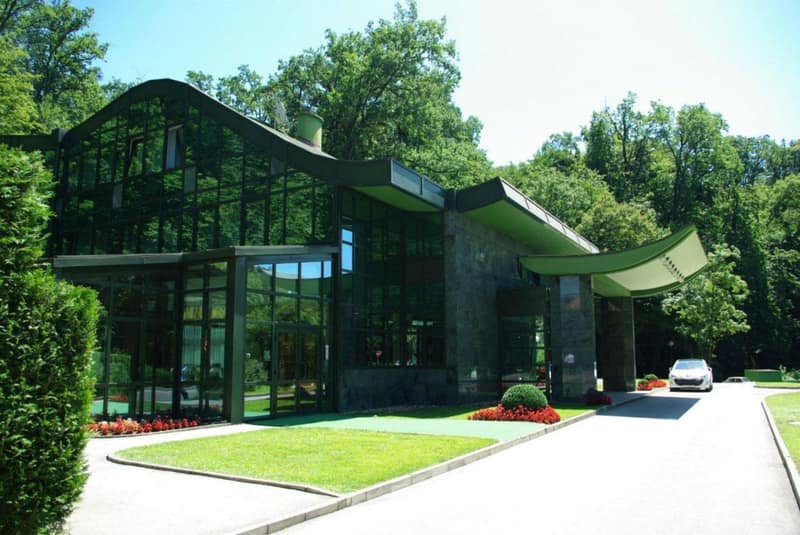 Hotel AS — building