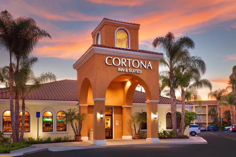 Cortona Inn and Suites Anaheim Resort — building