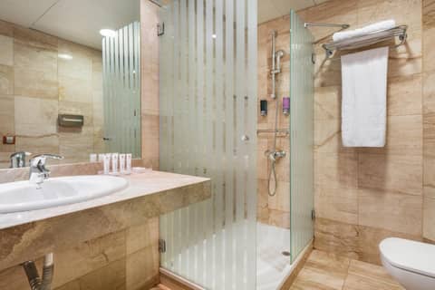 Exe Las Palmas — bathroom