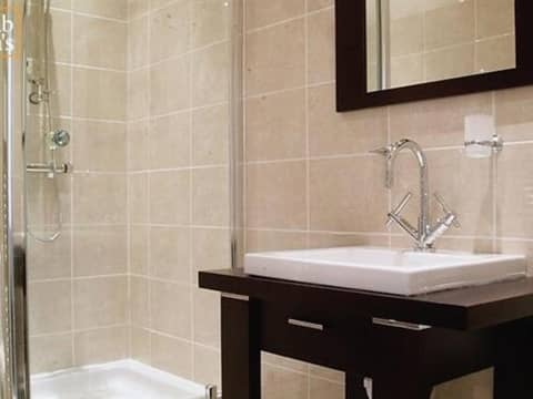 Rab Ha's — bathroom