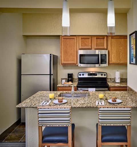 Sonesta Simply Suites Memphis East Poplar Pike — kitchen