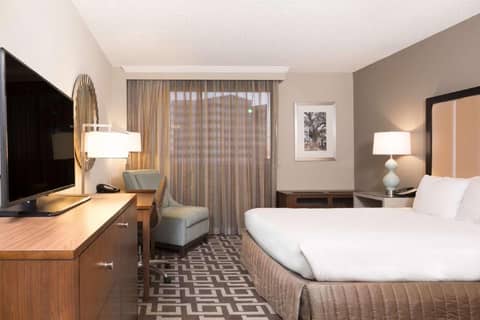 DoubleTree by Hilton Hotel Jacksonville Riverfront — photo 8