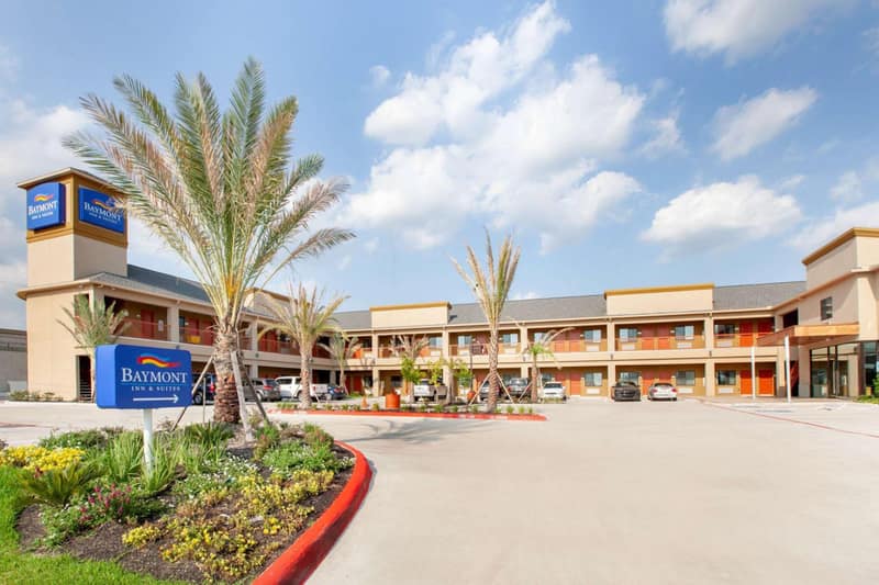 Baymont by Wyndham Houston Hobby Airport — building