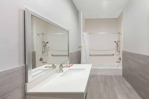 Baymont by Wyndham Houston Hobby Airport — photo 5