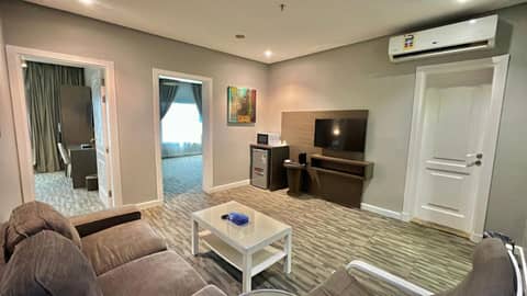 Loren Served Apartments Al corniche - Economic — hotel room