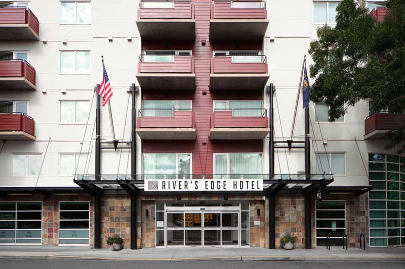River's Edge Hotel Portland, Tapestry Collection by Hilton — building