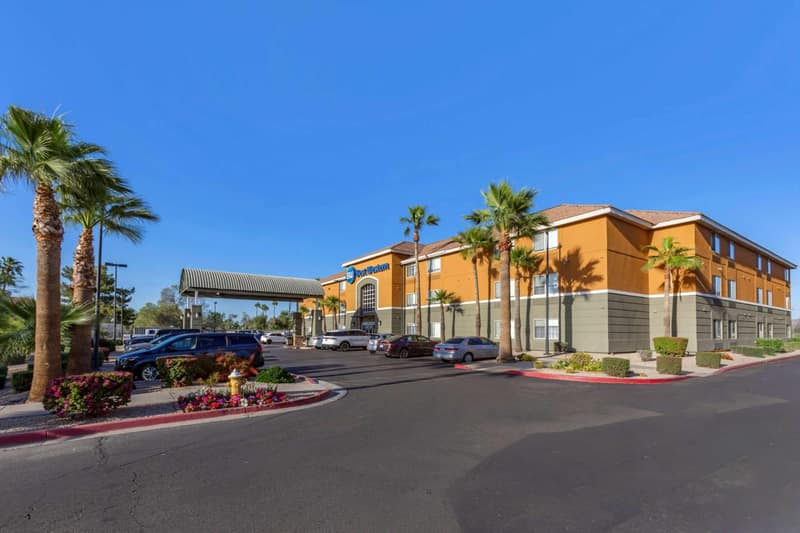 Best Western North Phoenix Hotel — building