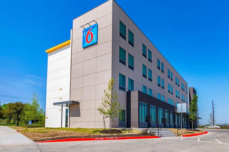 Motel 6 Austin Airport — building