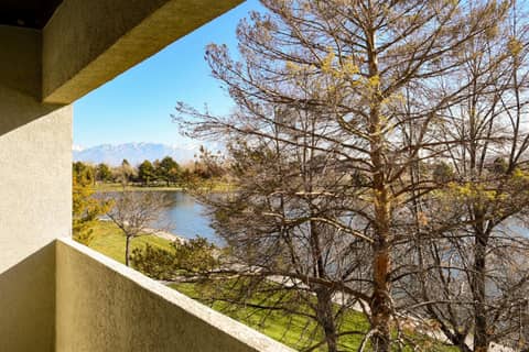 DoubleTree by Hilton Hotel Salt Lake City Airport — balance & terrace