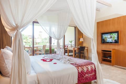 Komaneka at Monkey Forest Ubud — hotel room