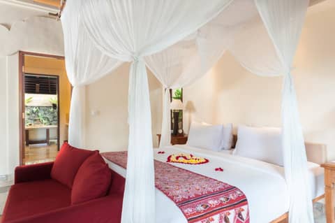 Komaneka at Monkey Forest Ubud — hotel room