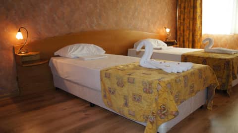 Hotel Akord - Free Parking & Metro Access — photo 4