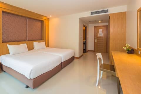 Sungthong Kamala Beach Resort — hotel room