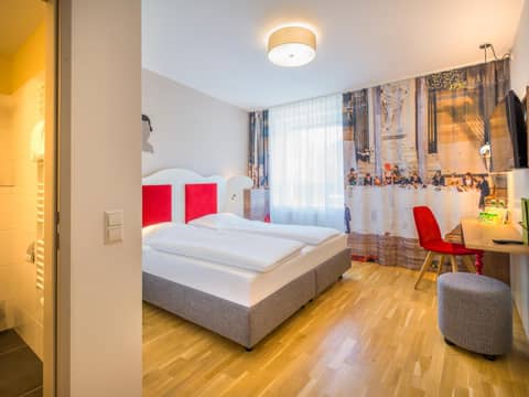 JUFA Hotel Salzburg City — hotel room