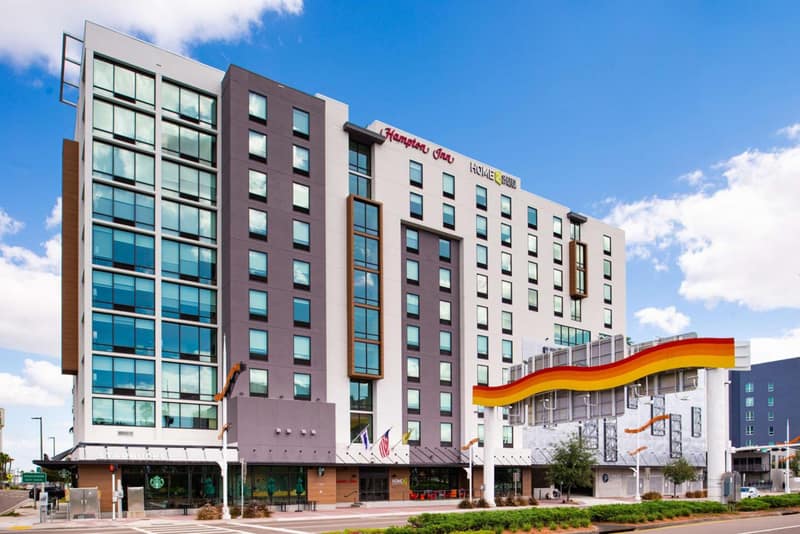 Hampton Inn Tampa Downtown Channel District — building
