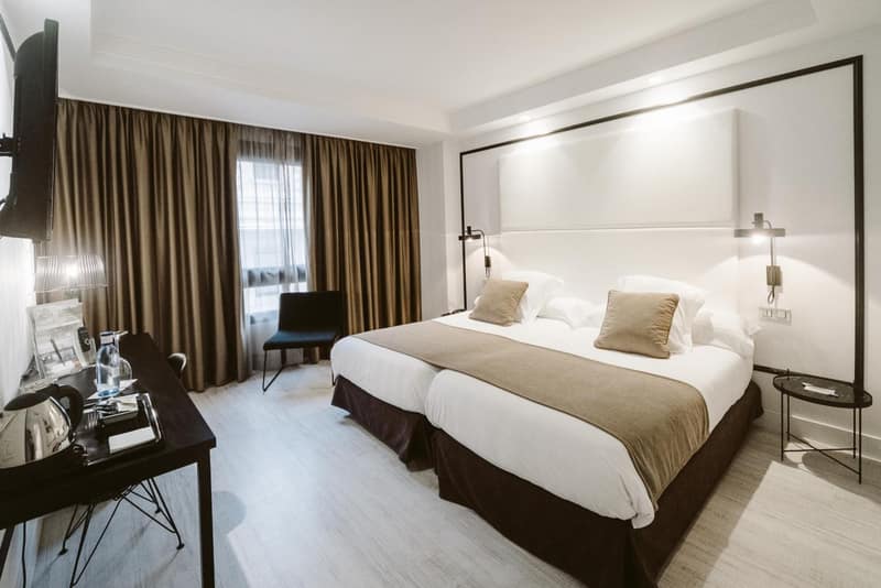Hotel ILUNION Abando Bilbao — hotel room
