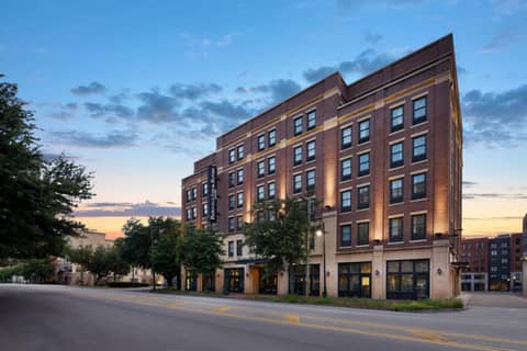 Fairfield Inn & Suites by Marriott Savannah Downtown Historic District — photo 5