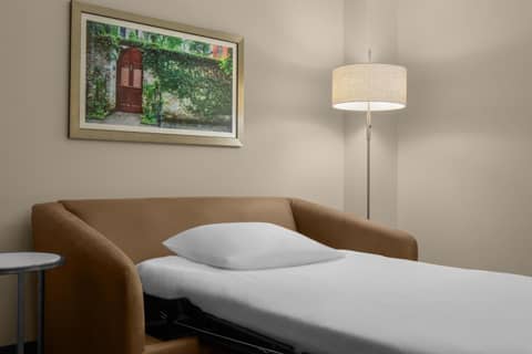 Fairfield Inn & Suites by Marriott Savannah Downtown Historic District — photo 8