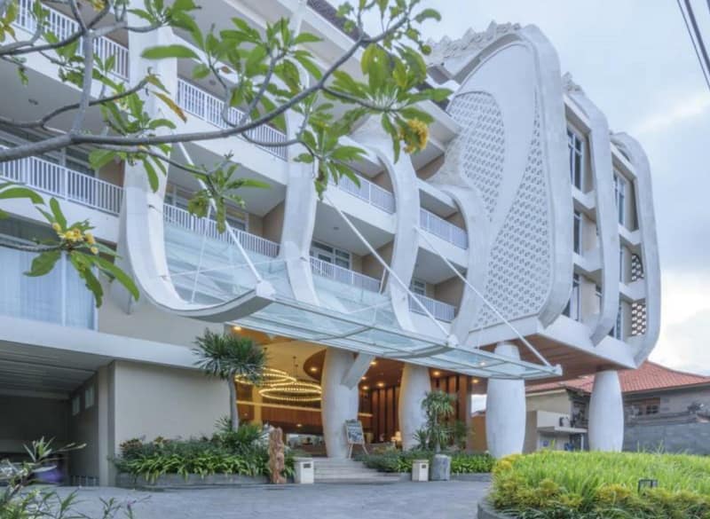 Bedrock Hotel Kuta — building