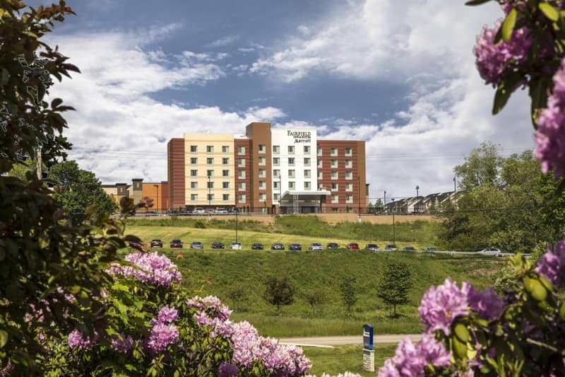 Fairfield Inn & Suites by Marriott Pittsburgh North/McCandless Crossing — building