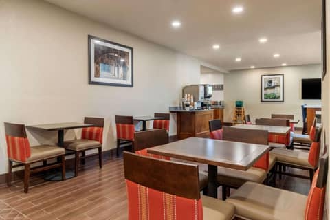 Comfort Suites San Antonio Airport North — photo 2