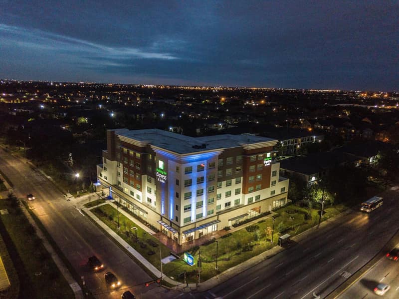 Holiday Inn Express & Suites - Houston Westchase - Westheimer by IHG — building