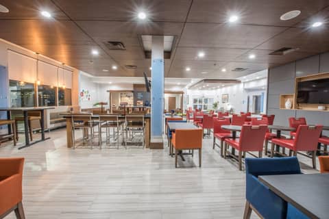 Holiday Inn Express & Suites - Houston Westchase - Westheimer by IHG — photo 8