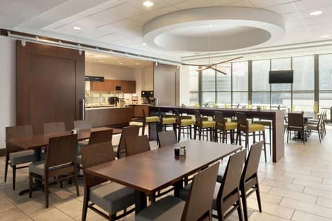 Embassy Suites by Hilton Indianapolis Downtown — photo 4