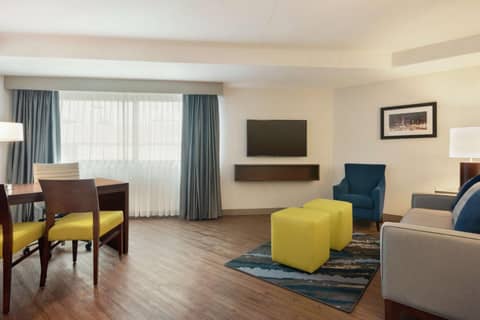Embassy Suites by Hilton Indianapolis Downtown — photo 8