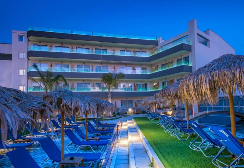 Enorme Infinity Beach ex Infinity Blue — building