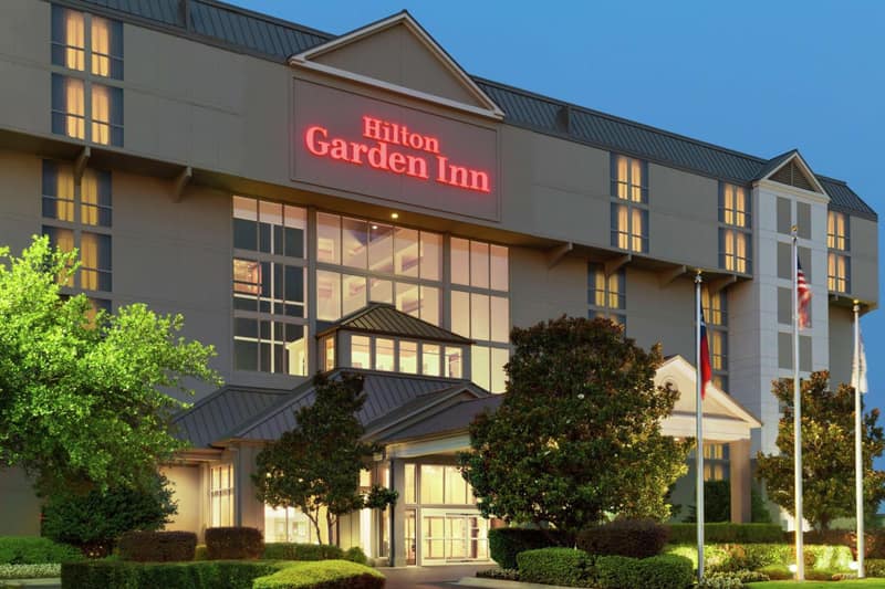 Hilton Garden Inn Dallas/Market Center — building