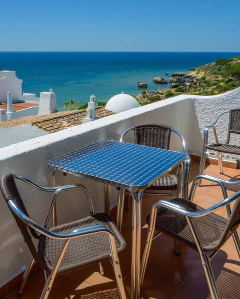 3HB Golden Beach — balance & terrace
