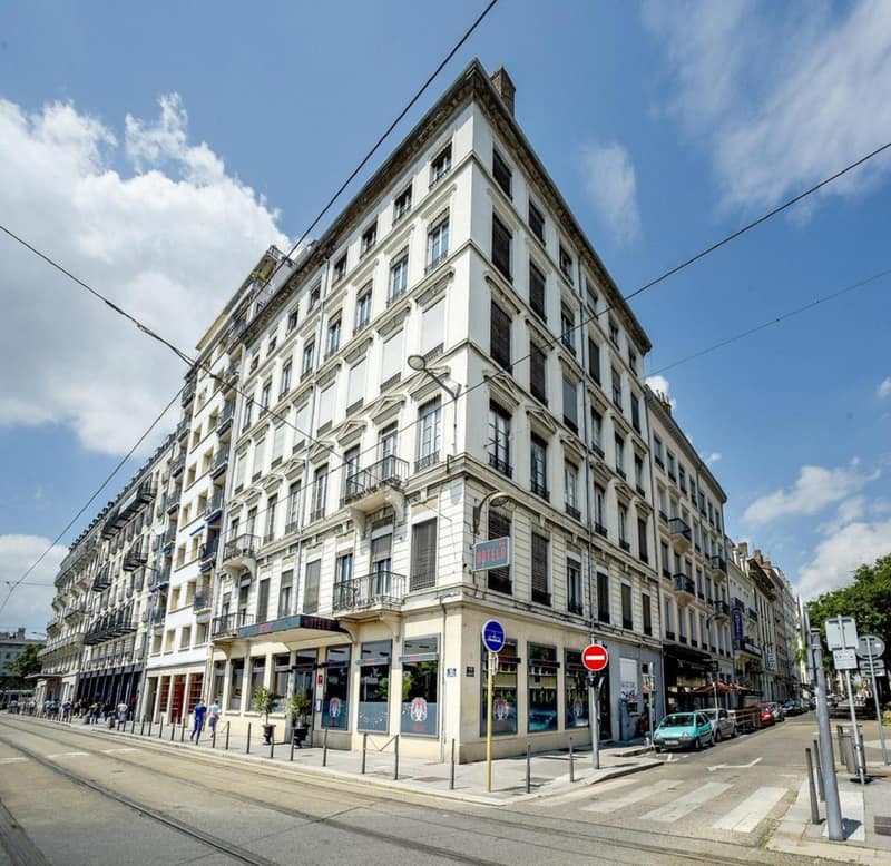 Hotelo Lyon Charité — building