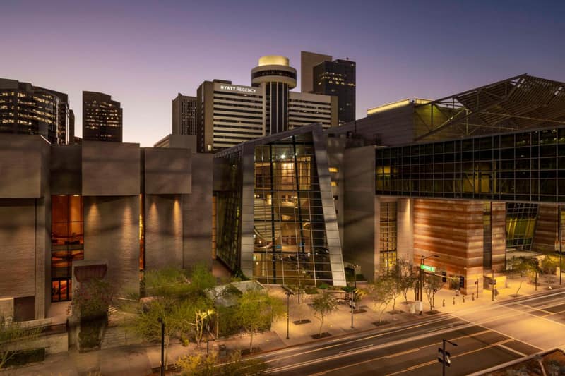 Hyatt Regency Phoenix Downtown — building