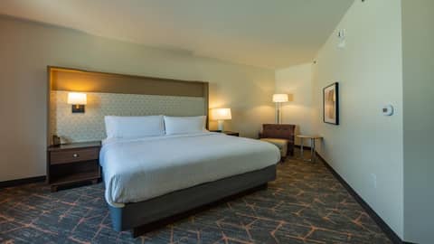 Courtyard by Marriott Atlanta Dunwoody — hotel room